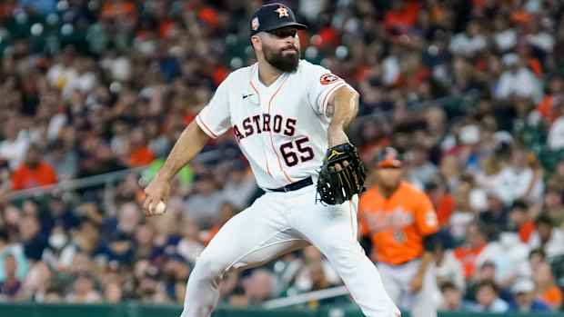 José Urquidy en un partido de la MLB con los Houston Astros